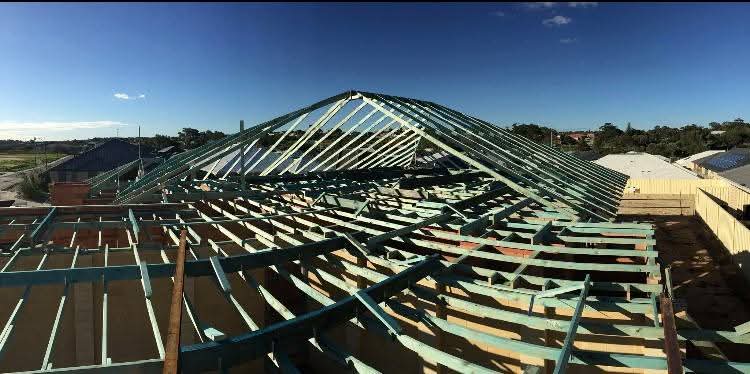Roof Truss Lift — Pyramid Hip